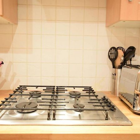 Joivy Classic Apt With Castle Views In Old Town エディンバラ エクステリア 写真